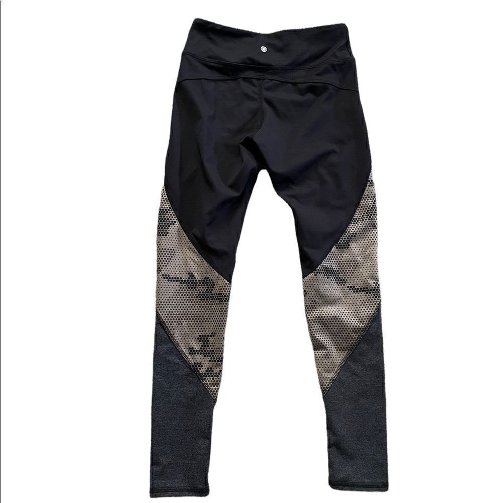 JALA Leggings - Black with Tan and Gray Snake Print Pattern - Size Small